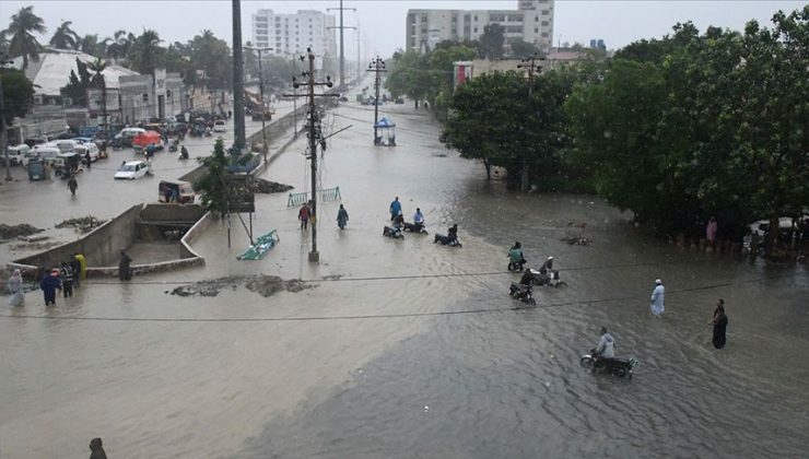 Pakistan’da aşırı yağışlar nedeniyle can kaybı artıyor