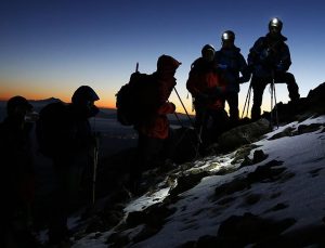 Rusya’daki Elbruz Dağı’nda mahsur kalan 19 dağcıdan 5’i öldü