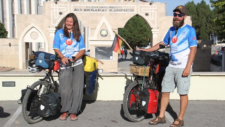 Bisikletle Asya turuna çıkan Alman çift, Konya’da mola verdi