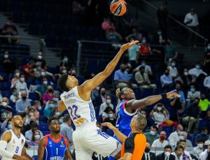 Anadolu Efes yenilgiye başladı