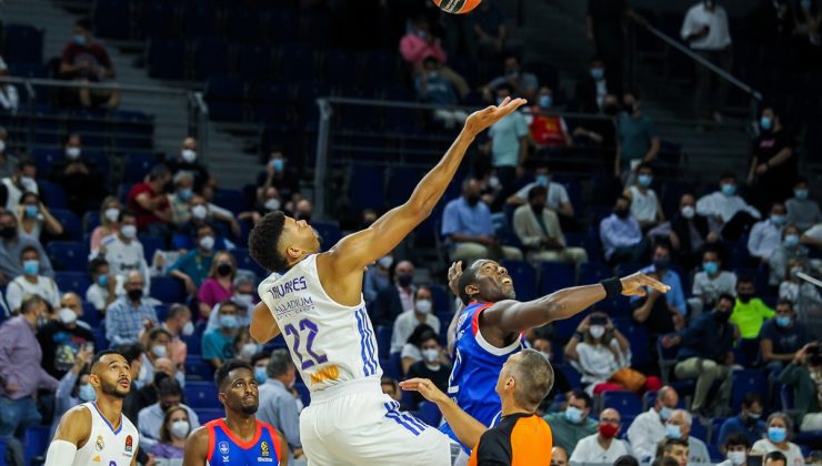 Anadolu Efes yenilgiye başladı