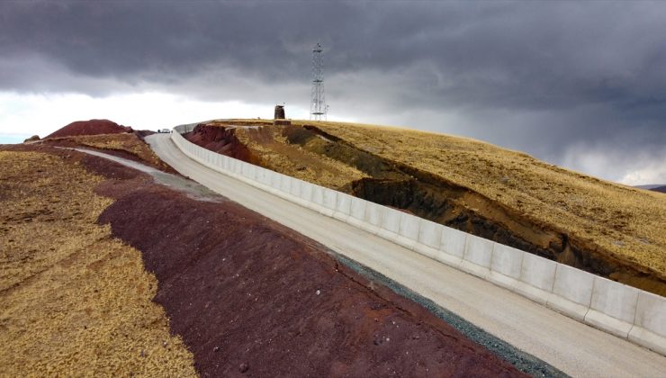 Van-İran sınırındaki güvenlik duvarının 20 kilometrelik kısmı tamamlandı