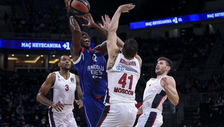 Anadolu Efes evinde yara aldı