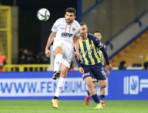 Fenerbahçe Alanya’ya kaybetti, taraftar yönetimi istifaya çağırdı