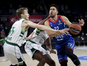 Efes Zalgiris’e “patladı”