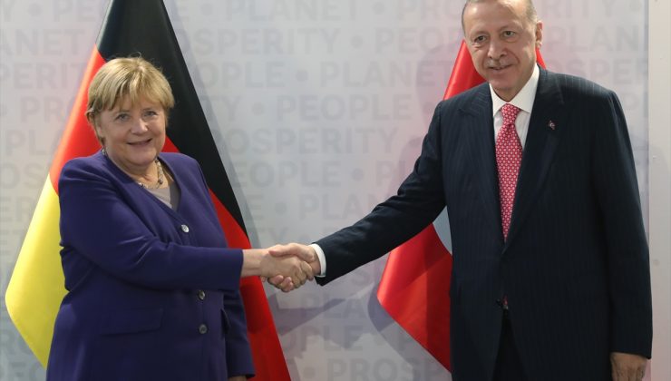 Erdoğan, Merkel ile bir araya geldi