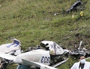 Tek motorlu uçak düştü: 3 ölü