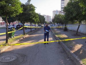 Adana’da bir erkek eski sevgilisini silahla yaraladı