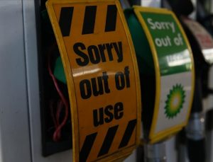 İngiltere’de benzin istasyonlarındaki kriz sürüyor