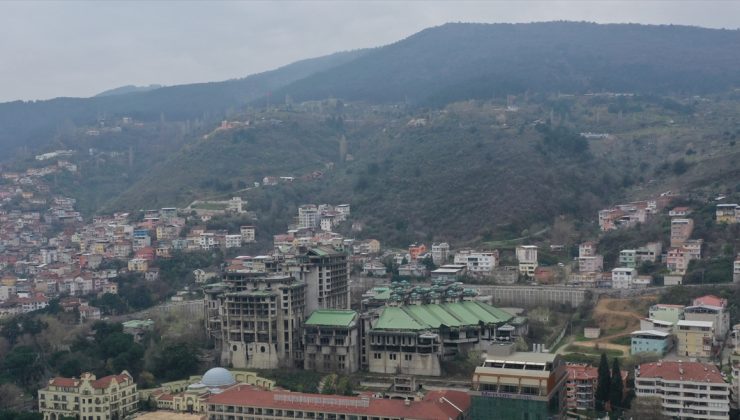 Bursa’da kentin silüetini bozan binalar yıkılıyor