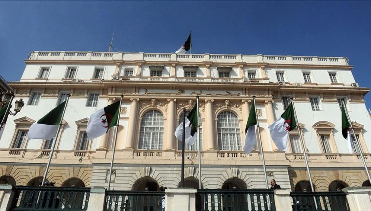 Cezayir Parlamentosu’ndan Macron’un söylemlerine ilişkin somut adım