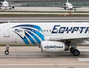 Kahire-Moskova seferini yapan uçak tehdit mektubu nedeniyle geri döndü