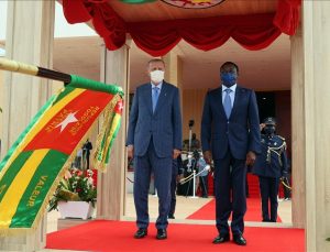 Erdoğan Togo Cumhurbaşkanı Gnassingbe tarafından resmi törenle karşılandı