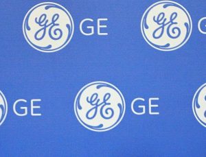 General Electric çalışanları aşı zorunluğunu protesto ediyor