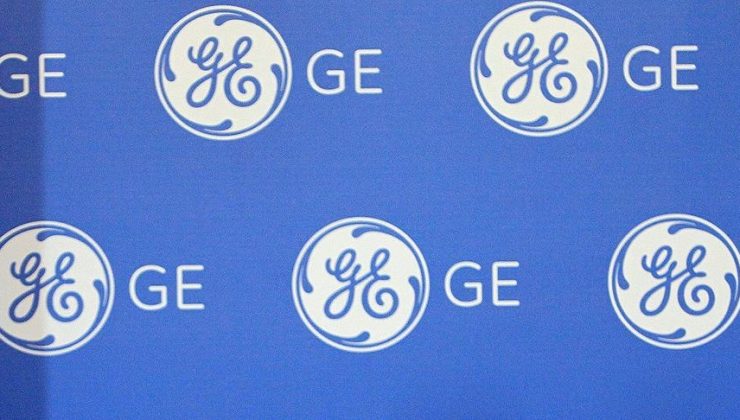 General Electric çalışanları aşı zorunluğunu protesto ediyor