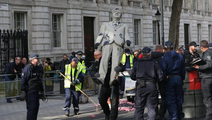 Greenpeace üyeleri Londra’da eylem yaptı