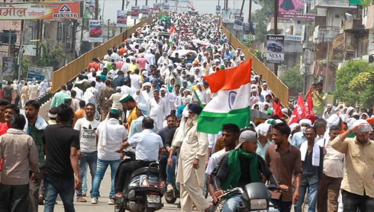 Hindistan’da çiftçilerin protestosunda 8 kişi öldü