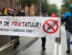 Hollanda’da “Korona Kartı” protestosu