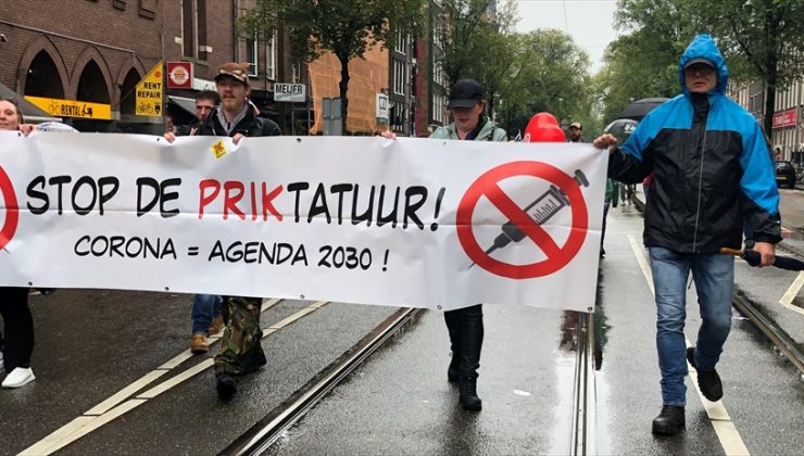 Hollanda’da “Korona Kartı” protestosu