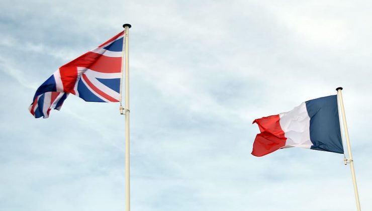 İngiltere Fransa’nın Londra Büyükelçisini bakanlığa çağırdı