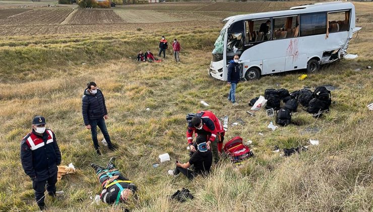 Polis servisinin devrilmesi sonucu 12 polis yaralandı