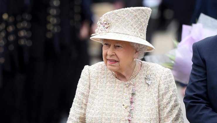 İngiltere Kraliçesi çarşamba gecesi hastaneye kaldırıldı