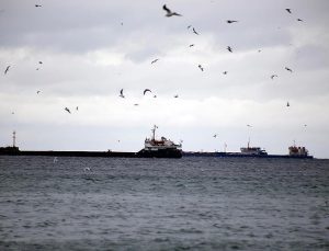 Poyraz Marmara Denizi’nde ulaşımı engeliyor