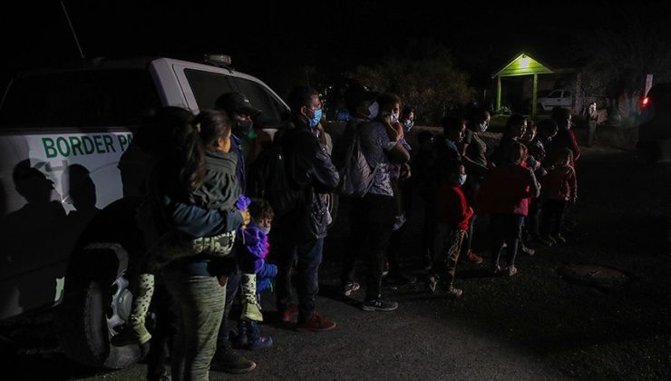 ABD-Meksika sınırında son bir yılda 1.7 milyon düzensiz göçmen yakalandı
