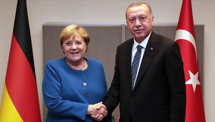 Almanya Başbakanı Merkel, Erdoğan ile görüşme için Huber Köşkü’ne geldi