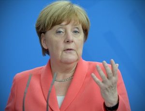 Merkel’in partisinde istifa depremi