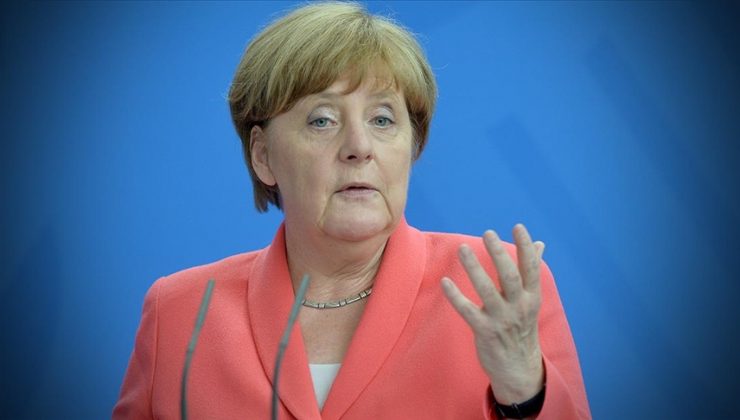 Merkel’in partisinde istifa depremi