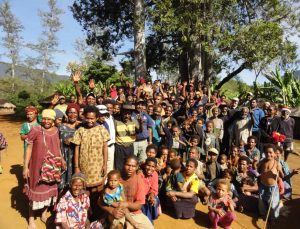 Papua Yeni Gine’de Covid ölümleri sonrası toplu cenaze törenleri