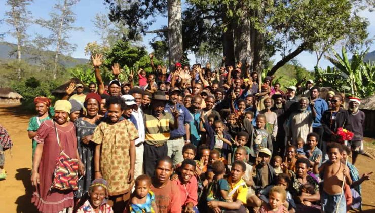 Papua Yeni Gine’de Covid ölümleri sonrası toplu cenaze törenleri