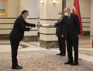 Büyükelçi Mammadov Cumhurbaşkanı’na güven mektubunu sundu