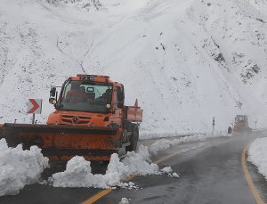 Rize’de kar yağışı etkili oldu