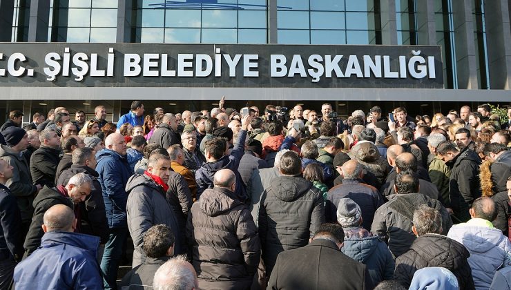 İşten çıkarılan 3 işçi CHP önünde açlık grevi başlattı