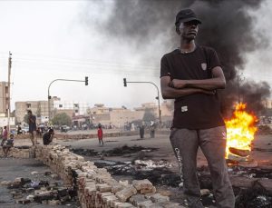 Sudan’da sivil yönetim yanlılarının gösterileri nedeniyle Hartum Havalimanı kapatıldı