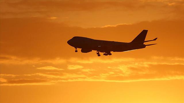 Yolcu hostese saldırdı: Uçak hem rota değiştirdi hem acil iniş yaptı