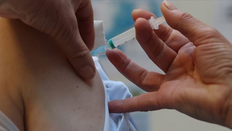 Yeni Zelanda’da eğitim ve sağlık çalışanlarına Kovid-19 aşısı zorunlu oldu