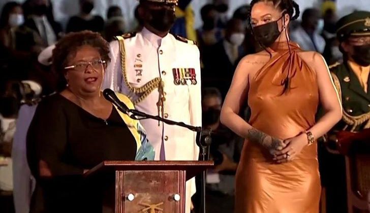 Rihanna, Barbados’un bağımsızlığını ilan ettiği törende Ulusal Kahraman ilan edildi