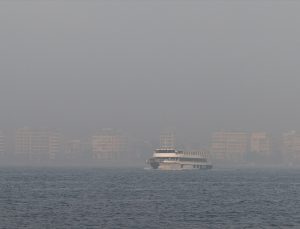 İzmir’de sis ulaşımı etkiliyor