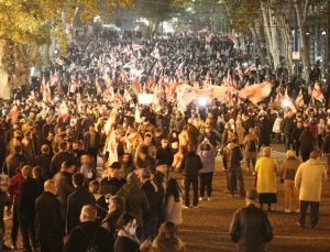 Gürcistan’da binlerce kişi, Saakaşvili için destek gösterisi düzenledi