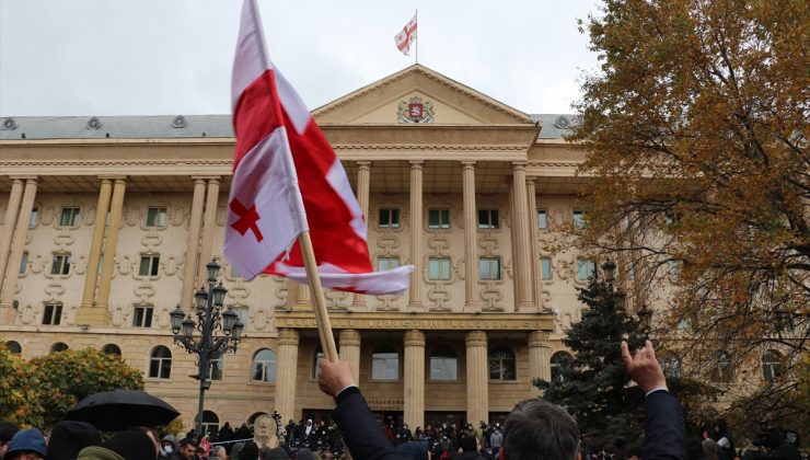 Saakaşvili’nin yargılanmasına başlandı