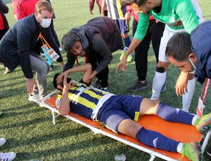 Dili boğazına kaçan futbolcu hastaneye kaldırıldı