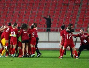 A milli kadın futbol takımımızdan mucize geri dönüş 3-2