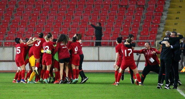 A milli kadın futbol takımımızdan mucize geri dönüş 3-2