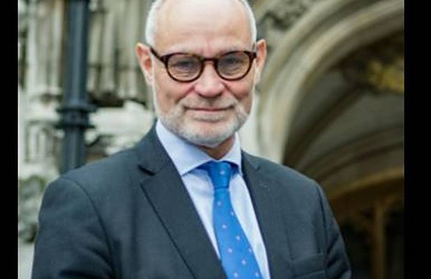 Crispin Blunt:Hamas yasal olarak direniyor