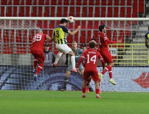 Fenerbahçe Antwerp’in fişini ilk yarıda çekti