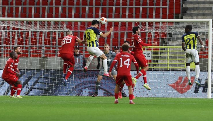 Fenerbahçe Antwerp’in fişini ilk yarıda çekti