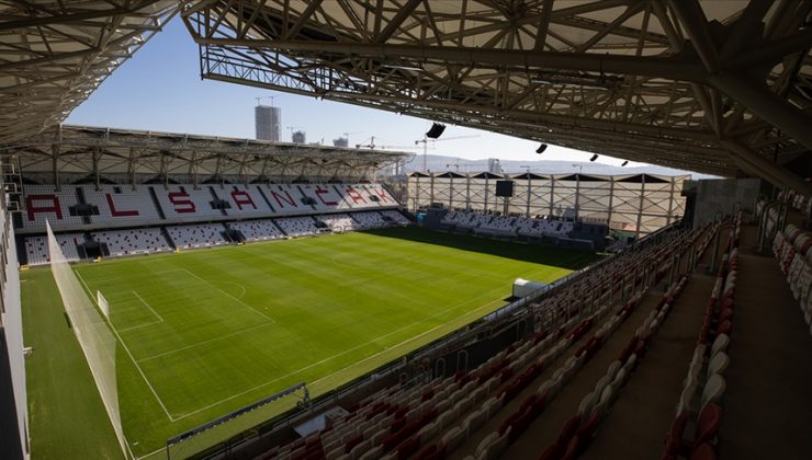 Yeniden yapılan Alsancak Stadı, futbolseverlerle buluşuyor